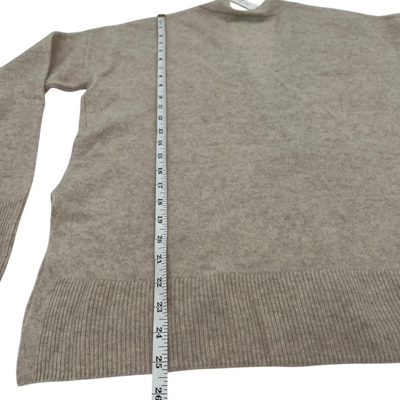 AQUA Cashmere V Neck Cardigan Sweater – Medium – Luxuriously Soft in Oatmeal - Picture 7 of 9